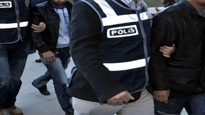 Kaçak sigara sevkiyatı yapan 1´i polis memuru 2 kişi tutuklandı