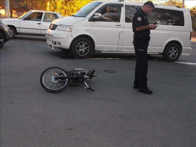 Motosiklet ile minibüs çarpıştı:1 yaralı