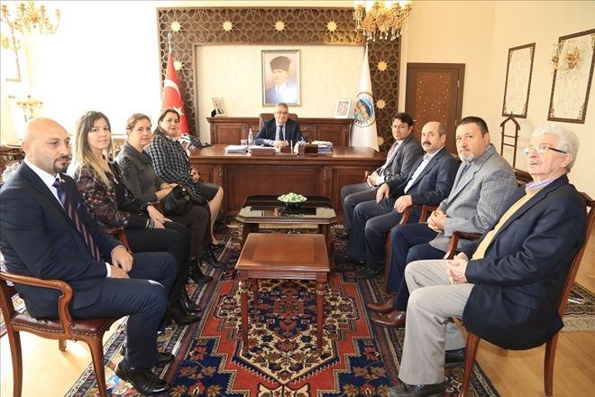 CHP İl Başkanı ve Yeni Yönetimi Vali Aykut Pekmez´i ziyaret etti