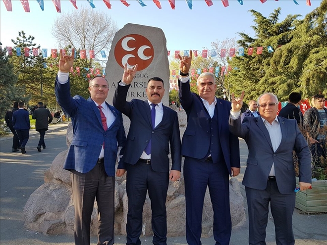 Aksaray MHP Teşkilatı Merhum Türkeş´i Mezarı Başında Dualarla Andı