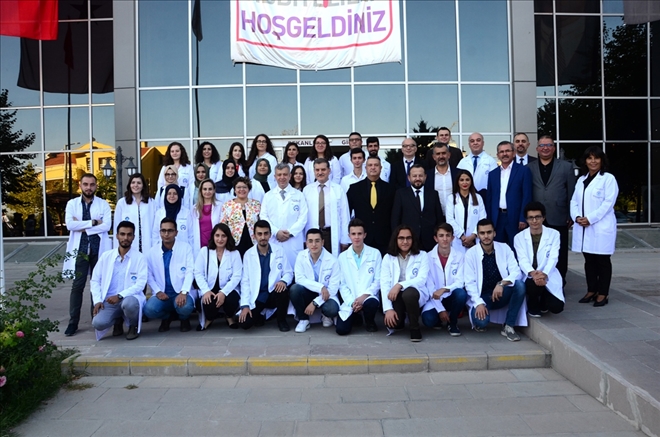 ASÜ Tıp Fakültesi´nin yeni öğrencileri beyaz önlüklerini giydi