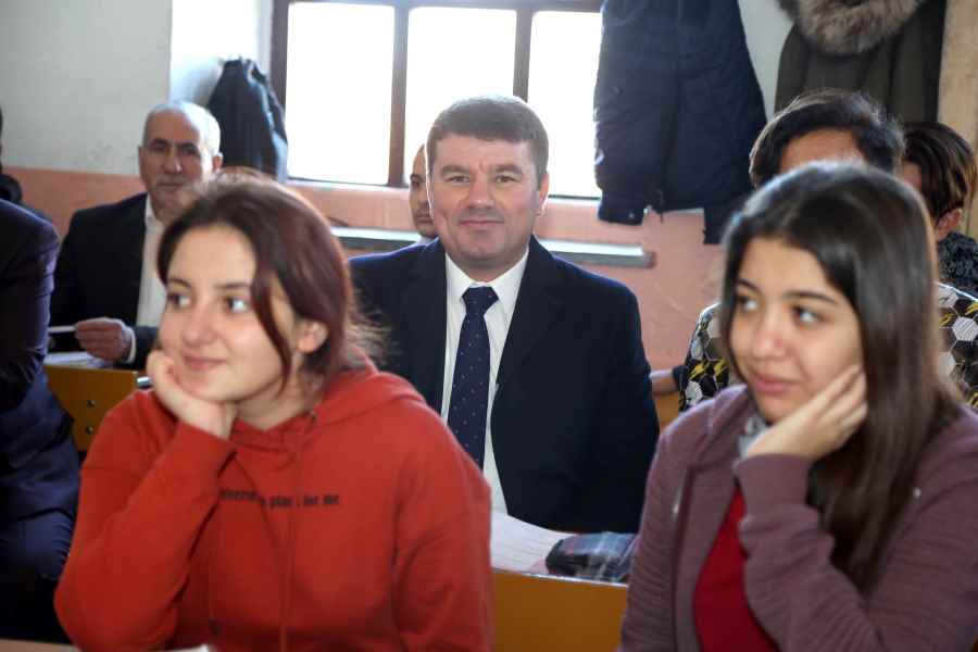 Başkan Dinçer,21 yıl önce mezun olduğu Aksaray Lisesinden gençlere seslendi