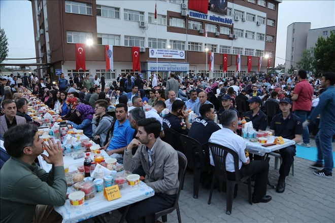 Aksaray Emniyeti´nden 2 bin 250 kişiye iftar yemeği
