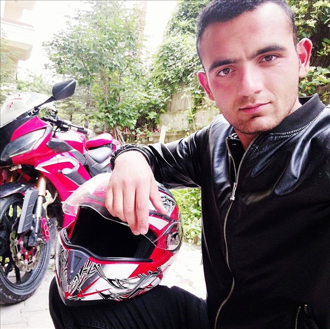 Aksaray´da hafif ticari araç ile motosiklet çarpıştı: 1 ölü