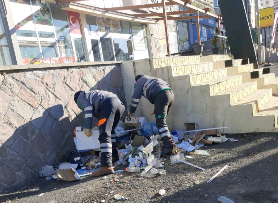 Aksaray Belediyesi temizlik işleri ekipleri deprem bölgesinde