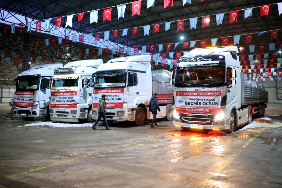Aksaray Belediyesi depremzedeler için bölgeye 161 tır ve 164 kamyon ile yardım ulaştırdı