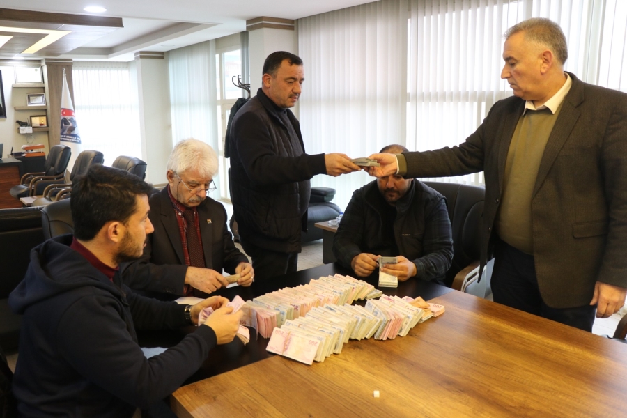 Aksaray’da süt üreticilerinden deprem bölgesine 1 milyon yardım