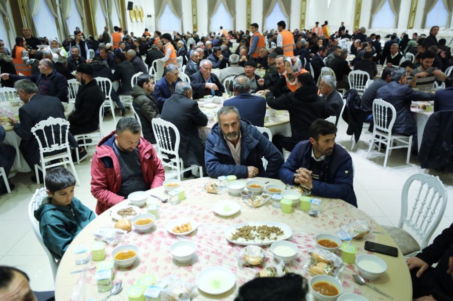 Aksaray Valiliği himayesinde ‘Gönül Sofrası’ iftar buluşmaları devam ediyor