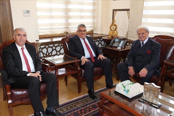 Enerji ve Tabi Kaynaklar eski Bakanı Ahmet Esat Kıratlıoğlu, Vali Aykut Pekmez´i ziyaret etti.