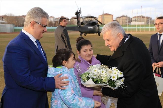 Başbakan Aksaray´da Çiçeklerle Karşılandı | aksarayhaber68
