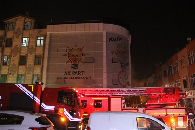 Konya´da AK Parti ilçe binasında yangın | aksarayhaber68