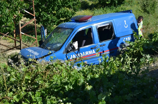Karaman´da askeri araç şarampole düştü: 2 yaralı
