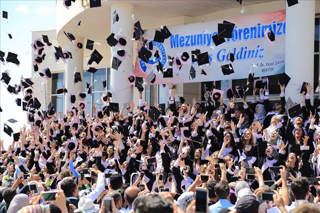 ASÜ´den bu yıl 2 bin 500 öğrenci  mezun oldu