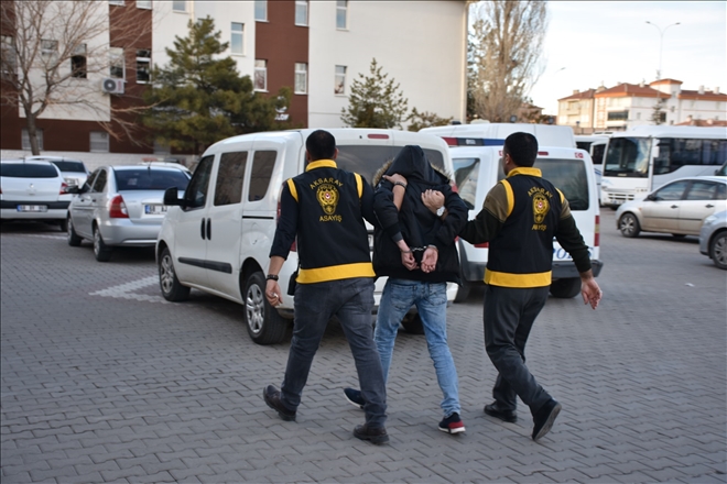 Aksaray´da firari aranan şahıslar yakalandı:3 tutuklama