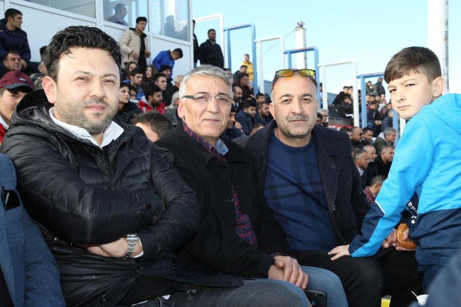 Dünya yıldızlarını Türk futboluna getiren menajer Özkan Doğan 68 Aksaray Belediyespor-Sultanbeyli Belediyespor karşılaşmasını tribünden izledi