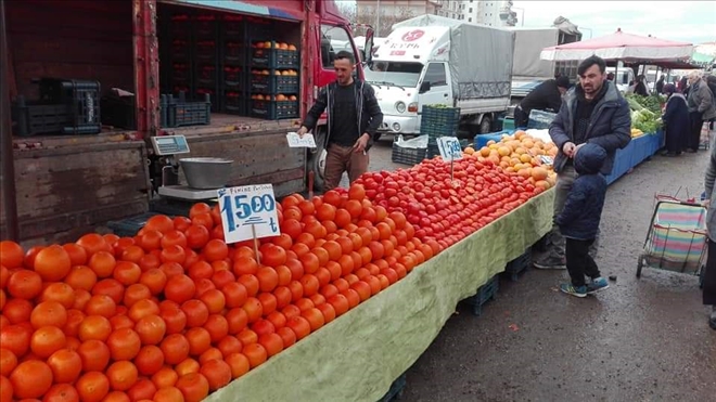 Pazarda Meyve Sebze Fiyatları Yarı Yarıya Düştü