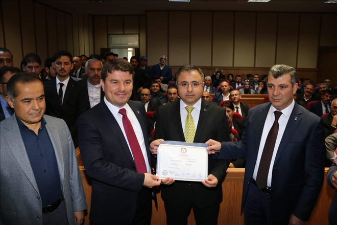 Aksaray Belediye Başkanı Evren Dinçer Mazbatasını aldı