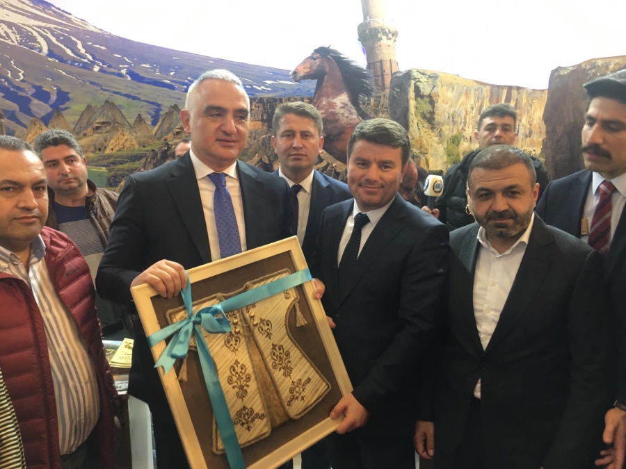 Kültür ve Turizm Bakanı Ersoy EMITT Aksaray standını ziyaret etti