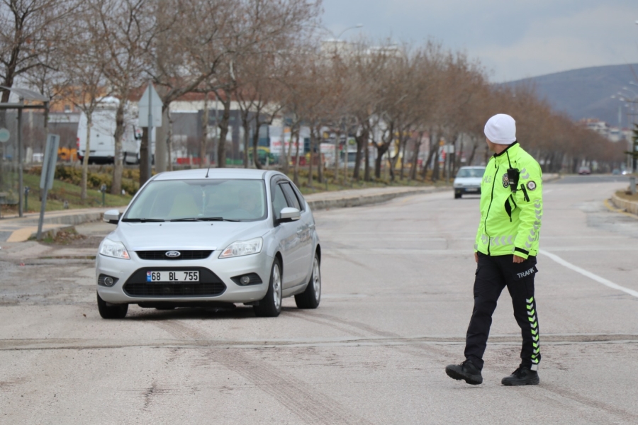 Aksaray polisi trafik kural ihlallerine geçit vermiyor