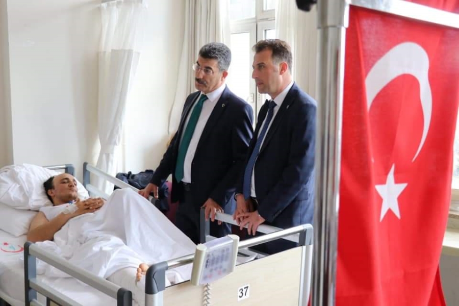 İYİ Parti Aksaray Milletvekili Ayhan Erel ve İl Başkanı Özhan Türemiş tedavi gören gazimizi ziyaret etti