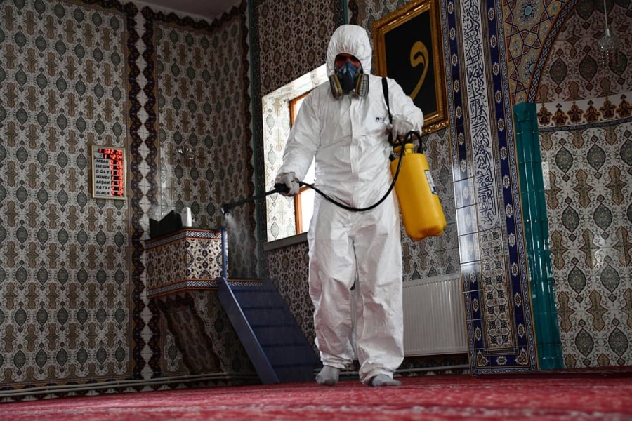 Aksaray’da camiler korona virüse karşı dezenfekte ediliyor