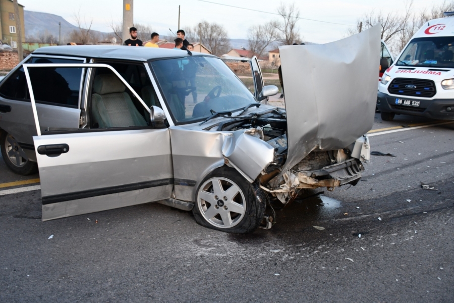 Aksaray’da 2 otomobil çarpıştı: 1 yaralı