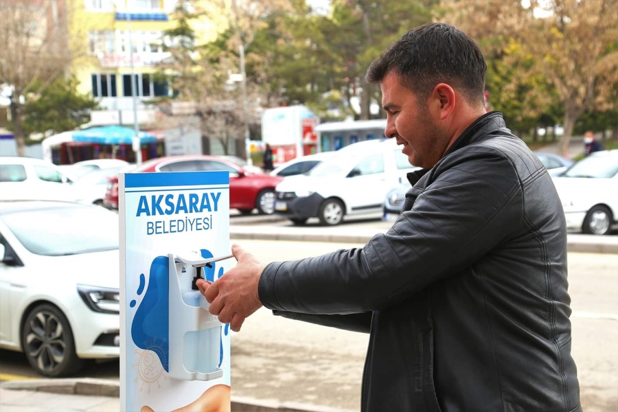  Aksaray Belediyesi 26 Noktaya 50 adet sıvı el dezenfektan cihazı yerleştirdi