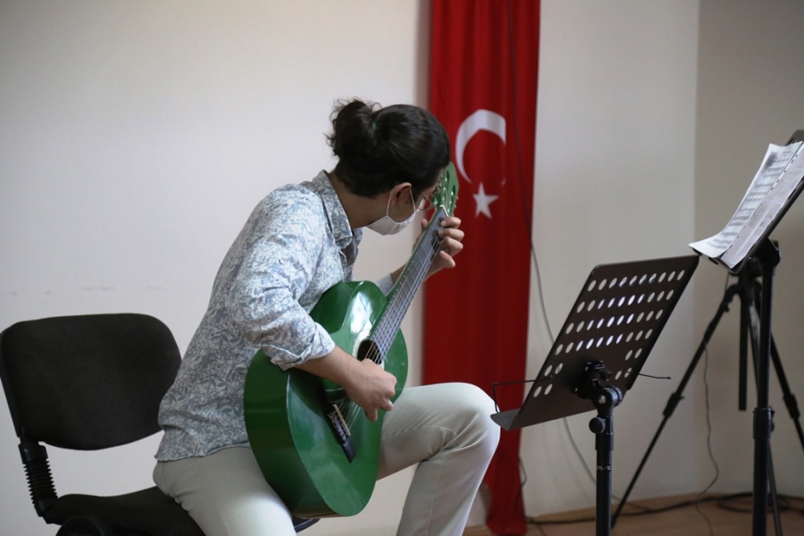 ASÜ Eğitim Fakültesi Müzik ve Resim Eğitimi Bölümüne alınacak öğrenciler özel yetenek sınavıyla belirlendi 