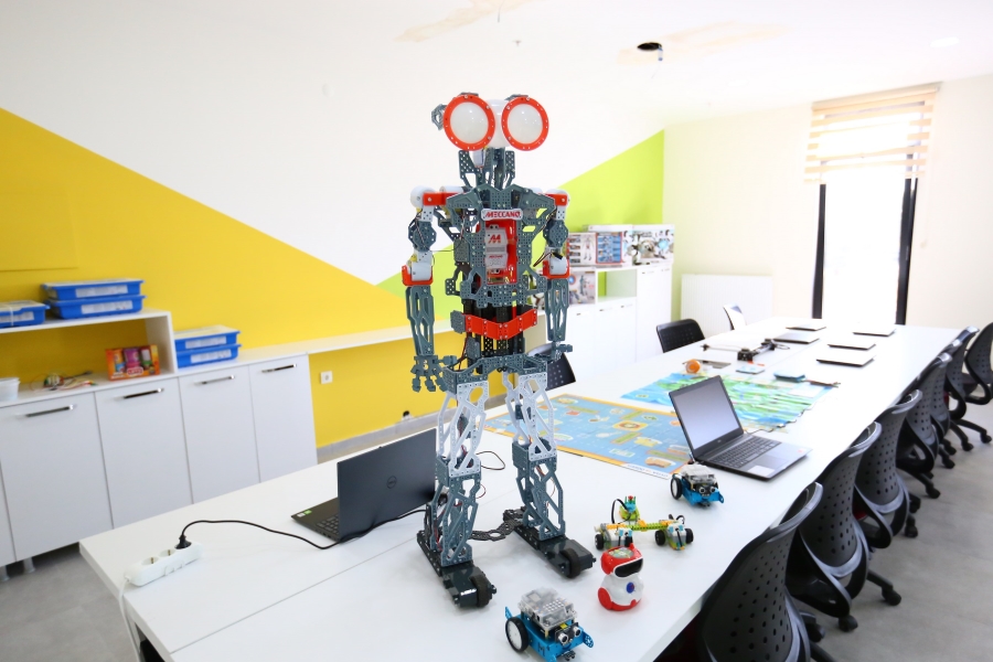 Aksaray Bilim Merkezi, Robot Teknolojilerine meraklı gençleri buluşturuyor