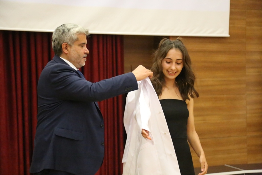 Aksaray Üniversitesi Tıp öğrencileri beyaz önlüklerini giydi