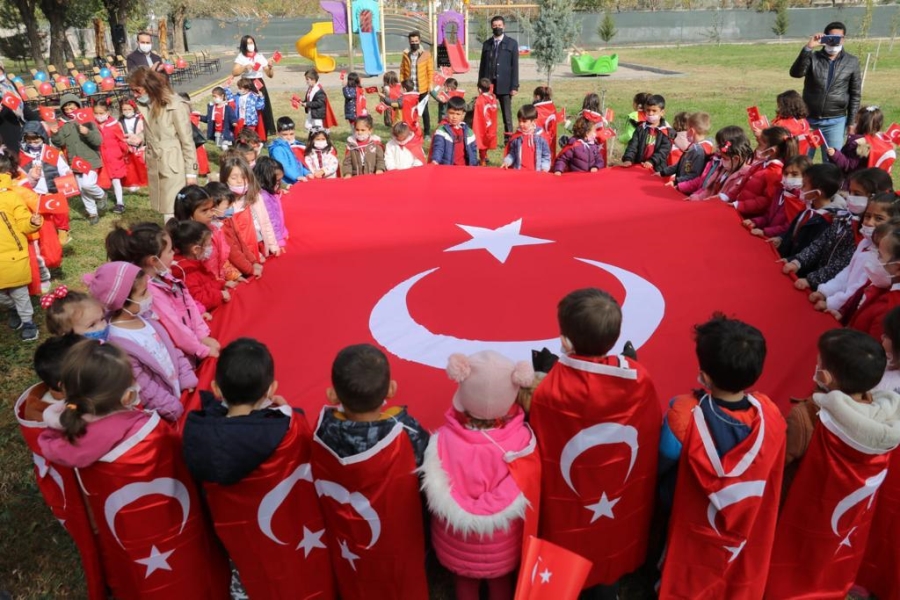 Miniklerden Jandarmaya Cumhuriyet Bayramı ziyareti