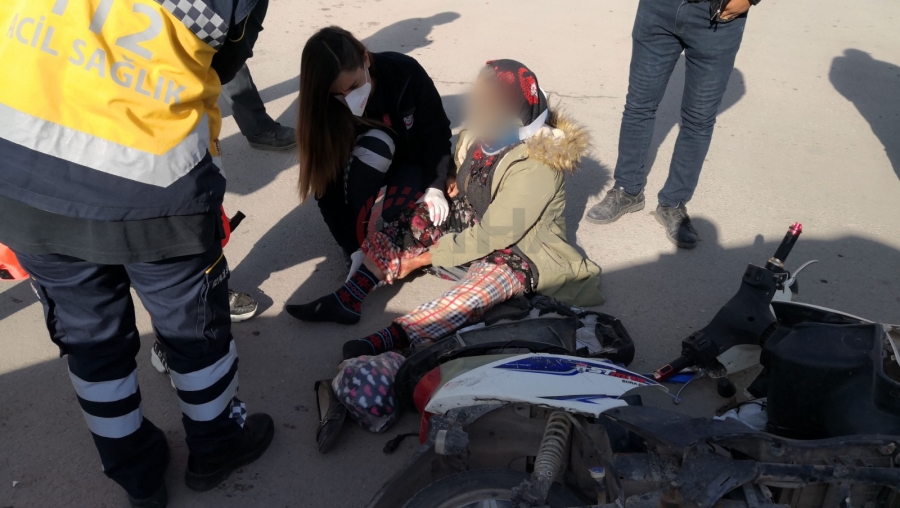 Kamyonet ile elektrikli motosiklet çarpıştı: 2 yaralı