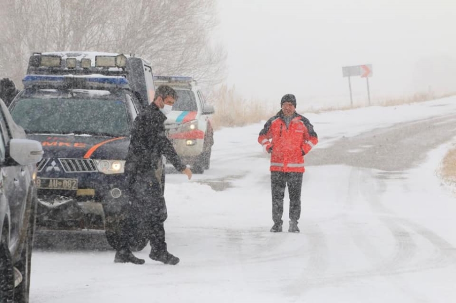Vali Hamza Aydoğdu karla mücadele çalışmalarını yerinde inceledi