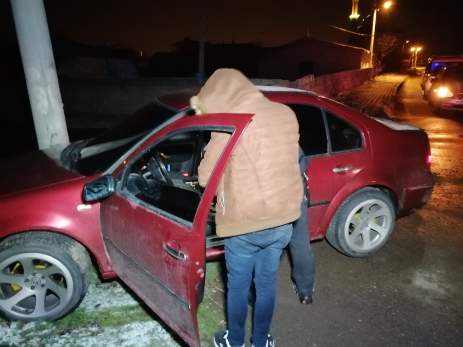 Polisten kaçan ehliyetsiz sürücünün aracından uyuşturucu çıktı