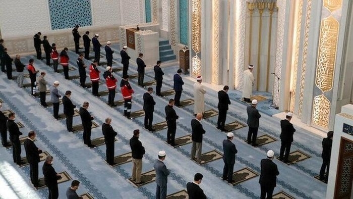 Ramazan Bayram namazı cemaatle cami de mi kılınacak?