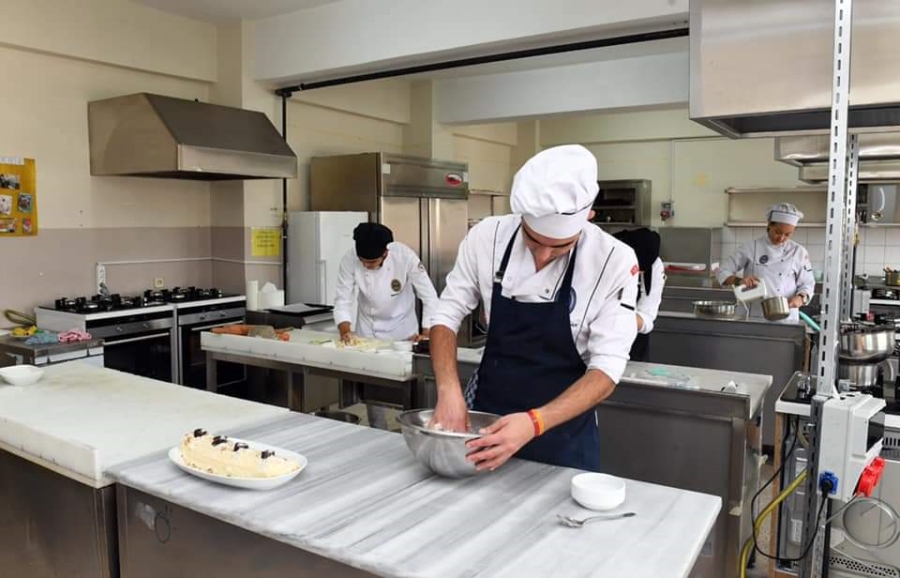 Milli Eğitim Bakanlığına, 5 bin 872 yeni aşçı ve yardımcı destek personeli alımı yapılacak