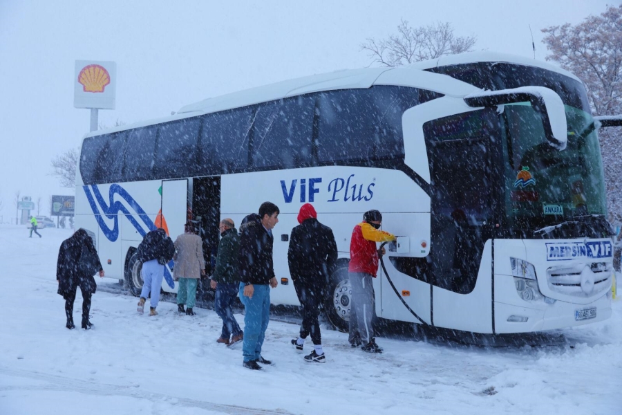 1000 kişi öğrenci yurtlarında ağırlandı! Otobüsler polis eskortu eşliğinde Aksaray’dan ayrıldı