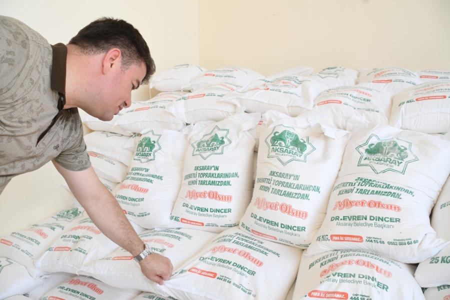 Aksaray Belediyesi kendi ürettiği bin 700 torba unu ihtiyaç sahiplerine dağıtıyor 