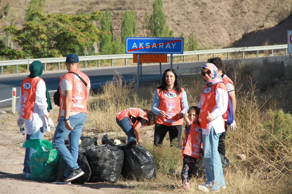 TEMA Gönüllüleri  Aksaray’da çevre temizliği yaptı 