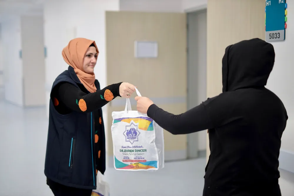 Aksaray Belediyesi, son bir yılda 5 Bin 641 hastaya bakım seti ve 3 Bin 730 aileye yenidoğan çanta seti hediye etti