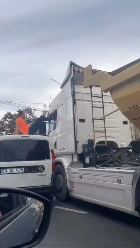 İstanbul-Zeytinburnu’nda tartıştığı TIR şoförüne yetişmek için aracının üzerine çıktı 