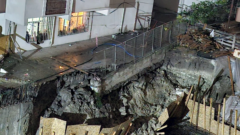 İstanbul-Küçükçekmece’de 5 katlı binanın bahçe duvarı çöktü; bina tahliye edildi