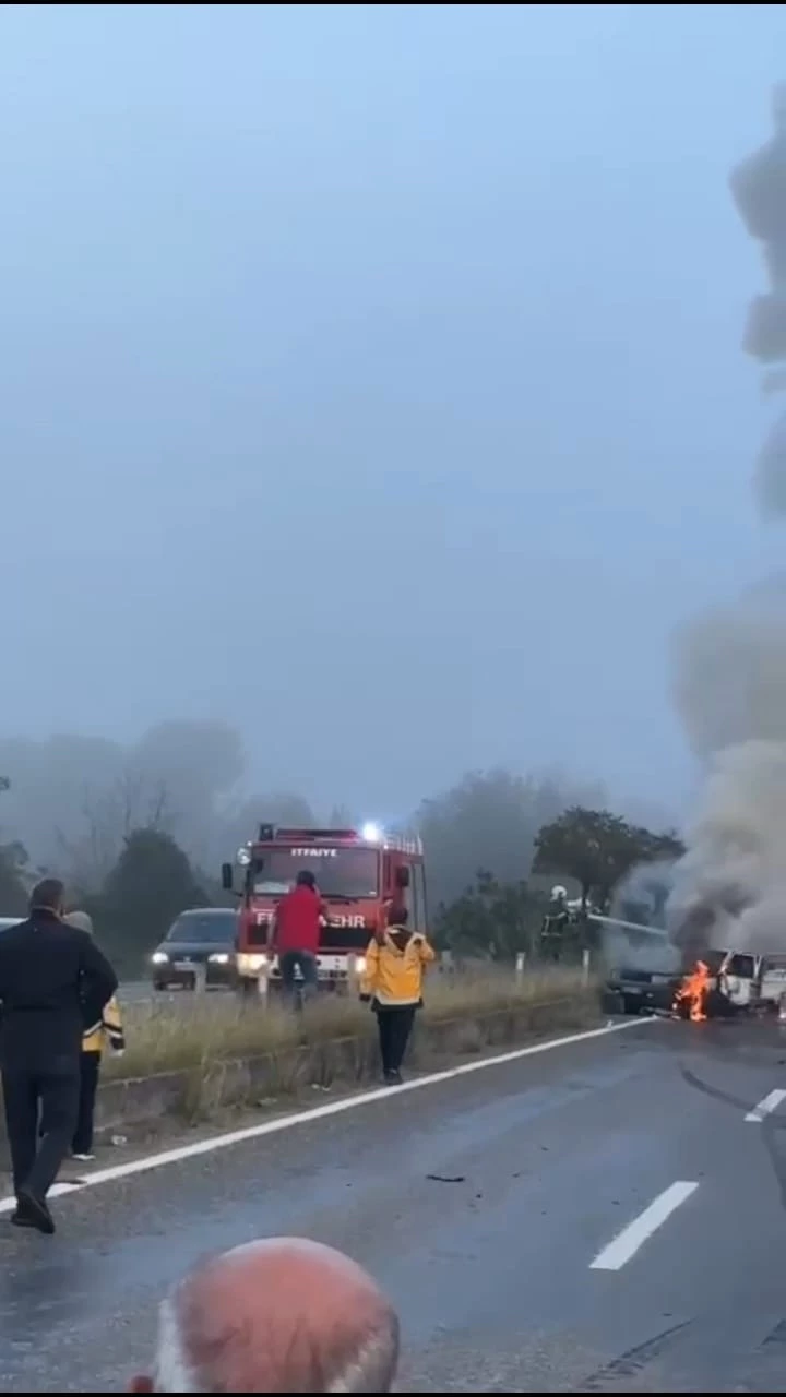 Çarpışan otomobiller alev aldı:1 ölü, 1 yaralı