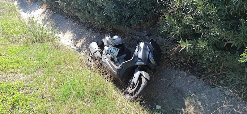 Yağmur suyu kanalına düşen motosikletliye ilk müdahaleyi polisler yaptı