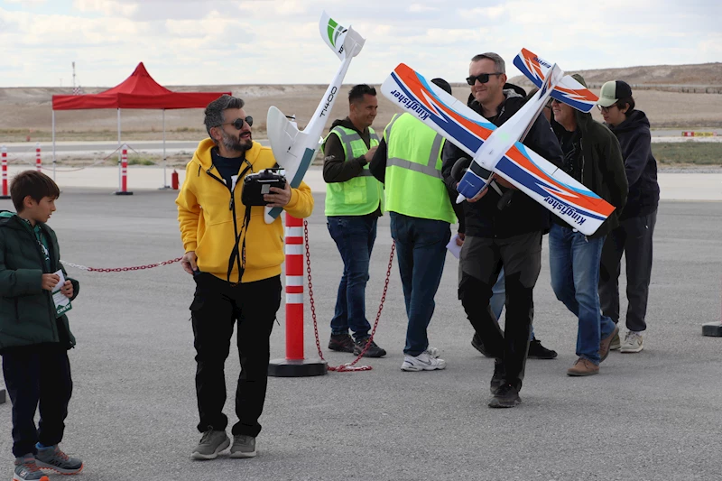 Model uçak ve helikopter tutkunları, Eskişehir