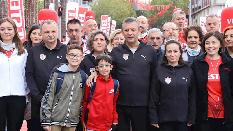 Özgür Özel: Yenidoğan çetesinin üyelerini, bir daha gün ışığına çıkarmamalı