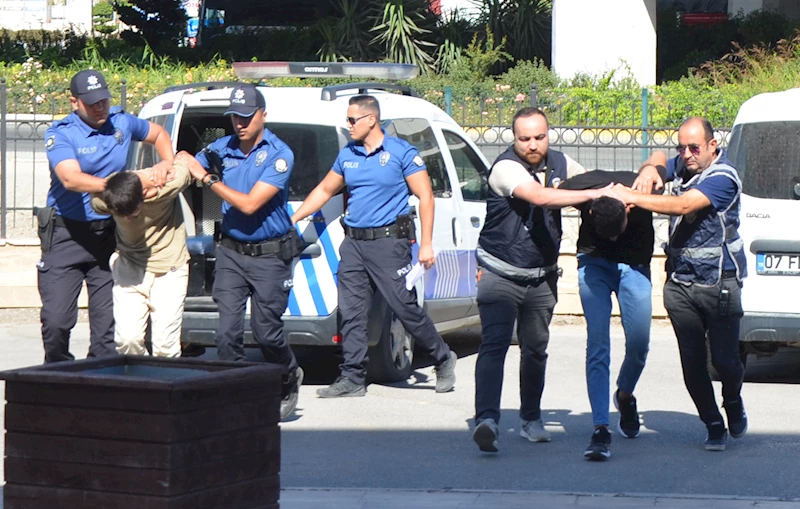 Polis memuruna silahlı saldırının 2 şüphelisi adliyede 