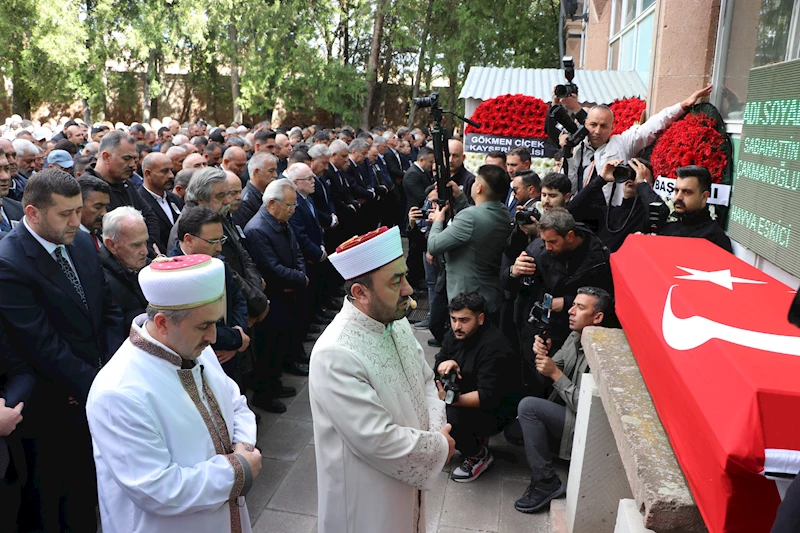 Eski Milli Savunma Bakanı Çakmakoğlu son yolculuğuna uğurlandı (2)