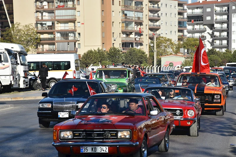 Klasik otomobillerle İzmir