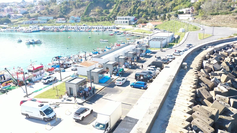 Karaburun Balık Hali hizmete açıldı 